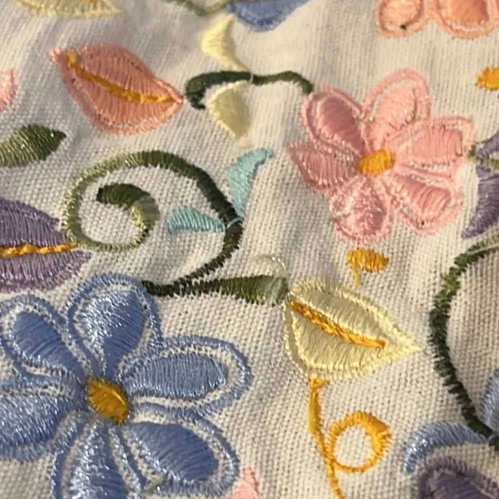 Creaciones Lizeth girls cream embroidered floral dress, size 4T.